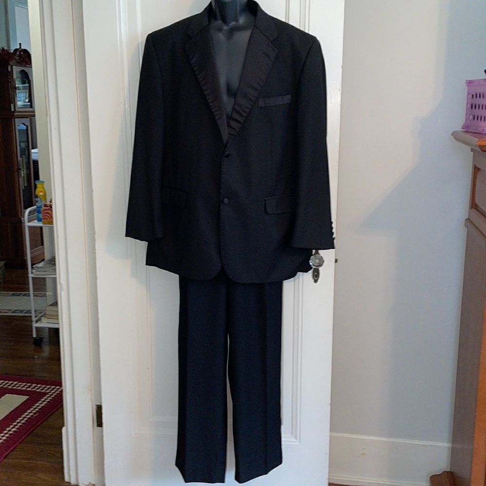 Fellini Uomo black polyester/rayon tuxedo suit